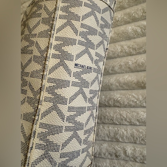 Michael Kors Cream and Gray Crossbody Bag - Picture 5 of 11